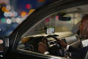 Сім причин використовувати в автомобілі GPS-пристрій замість смартфона фото